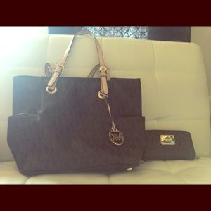 MICHAEL KORS Logo Continental Wristlet & Tote